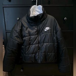 Reversible Nike puffer jacket - great condition! Size M